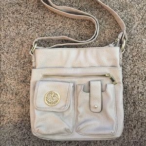 Like new handbag. Great for summer.